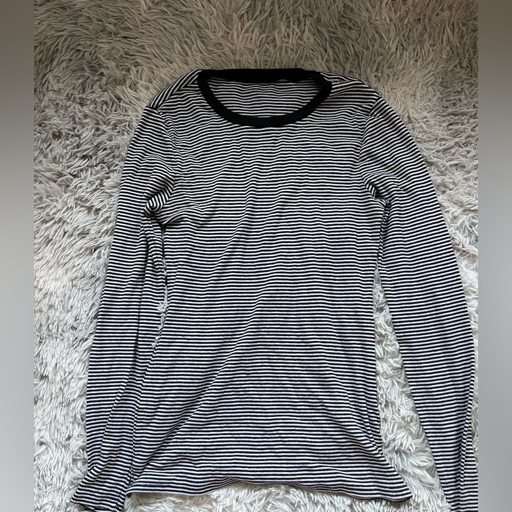 Black and white strip long sleeve